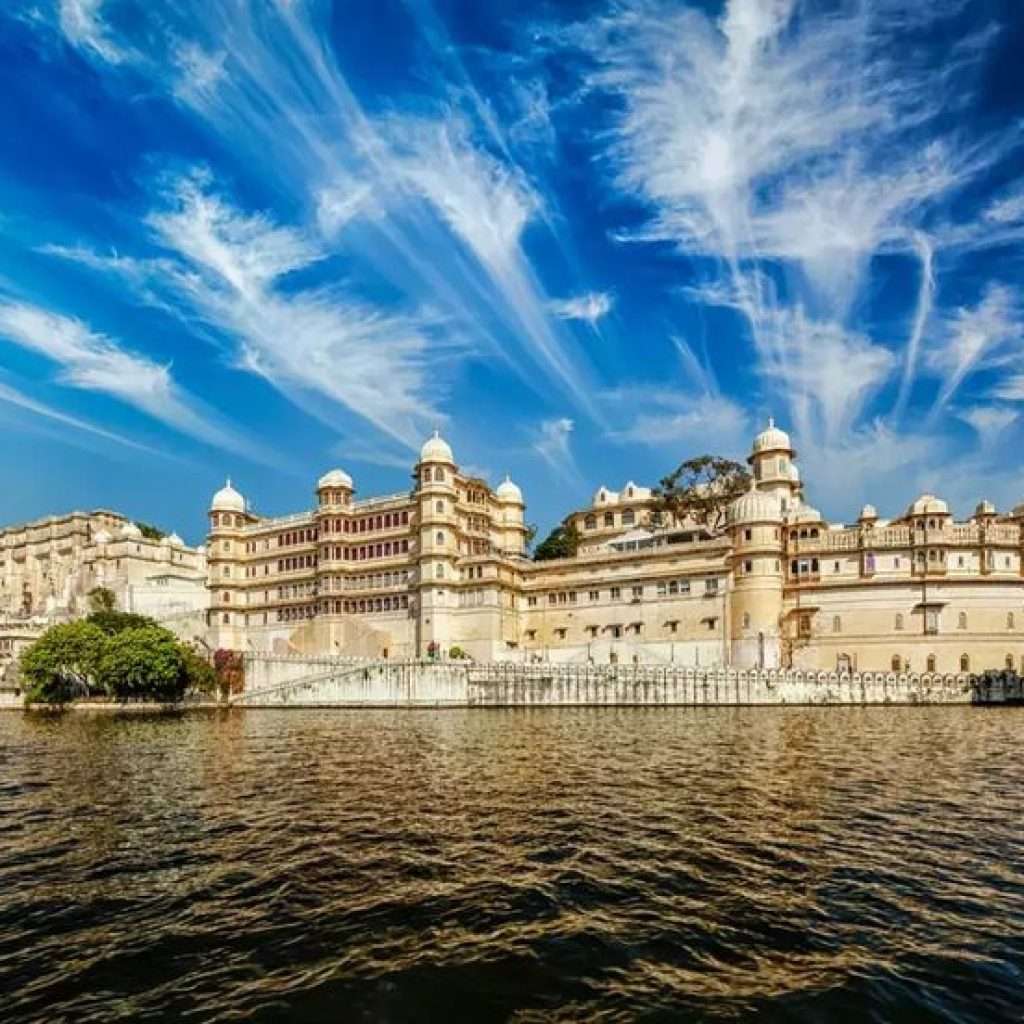 Udaipur Tour Packages – Explore the City of Lakes with Rajputana India Tours